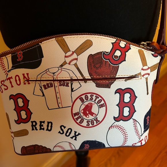 ⚾️Dooney and Bourke Boston Red Sox Crossbody Bag - Picture 10 of 10